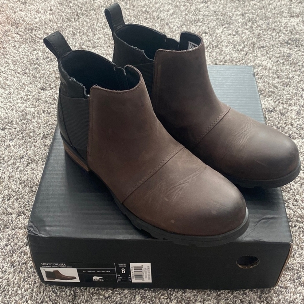 Sorel Emilie Chelsea Size 8